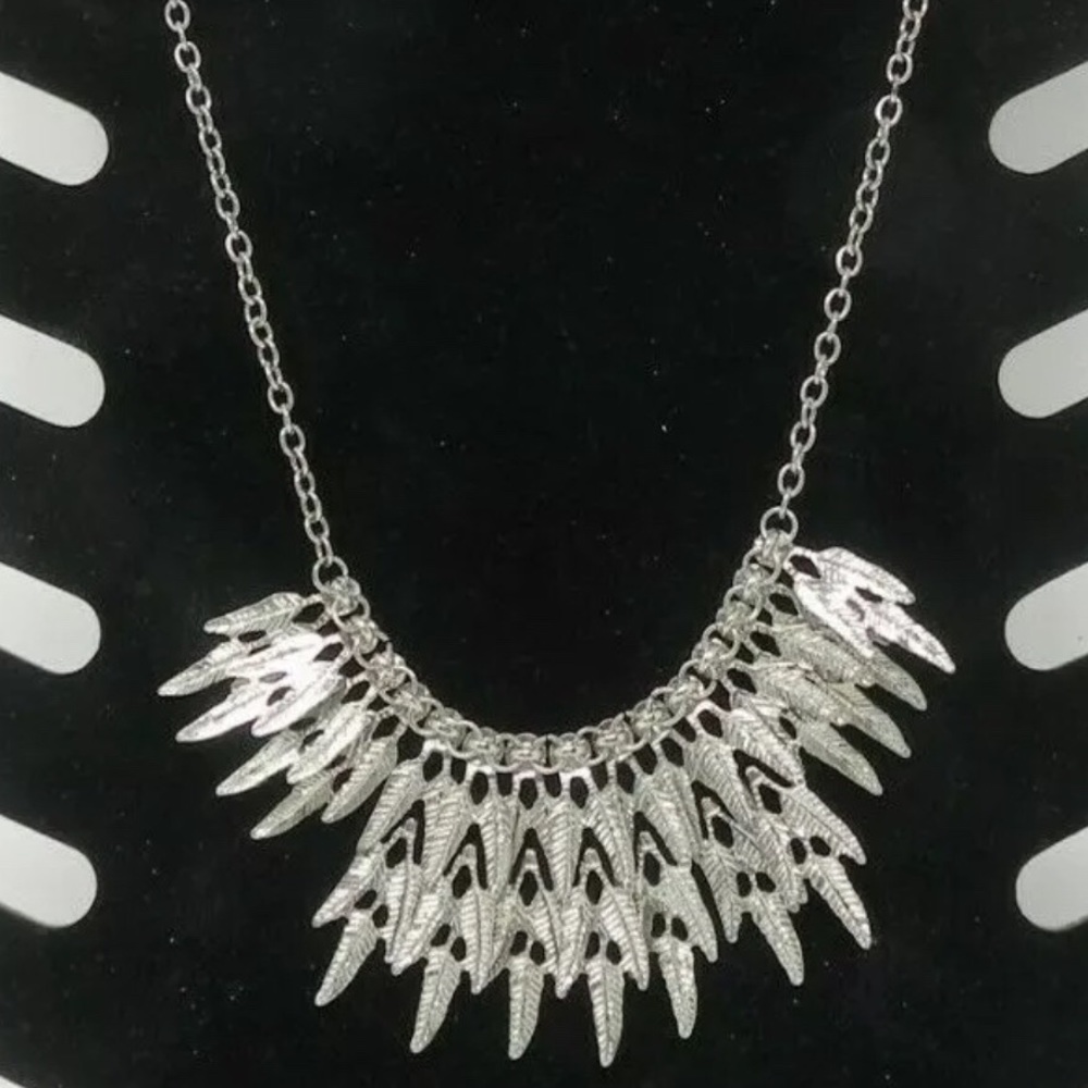 VINTAGE SILVER CHAIN FEATHER CLUSTER NECKLACE